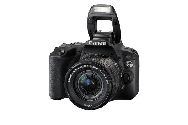 k_EOS 200D Flash Up EF-S18-55ISSTMf4-5.6 FSL_tcm83-1581950 Die neue EOS 200D von Canon