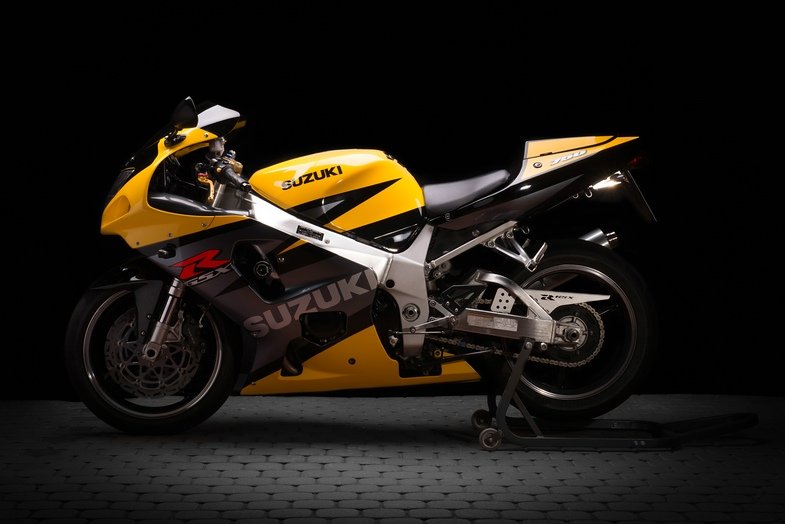 k_Suzuk GSX-R 750 Studio Im Interview: Buchautor und Fotograf Julian Eichhoff