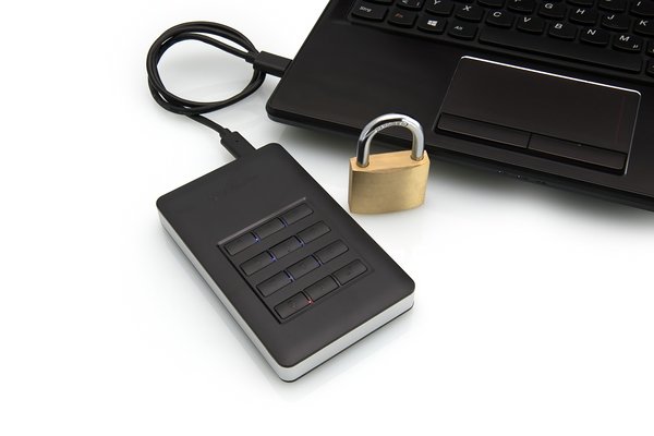 k_53401 Laptop with Padlock-DE Verbatim: Datentresor verschlüsselt wertvolle Dateien durch Code-Eingabe