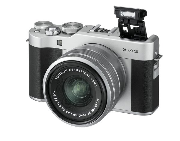 k_X-A5_Silver_FrontOblique_Flash_XC15-45mm_03 Die neue FUJIFILM X-A5 mit Bluetooth®-Technologie