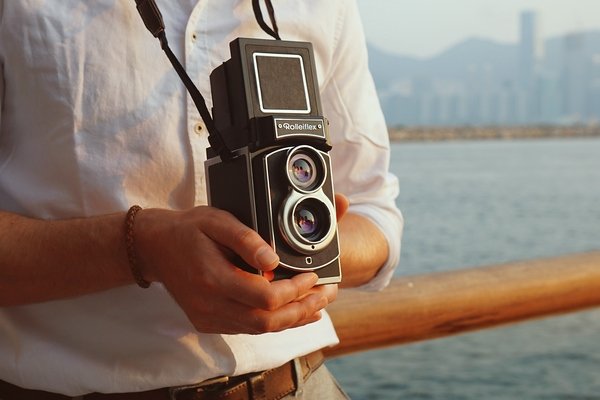 Jetzt erhältlich: die neue Rolleiflex Sofortbildkamera