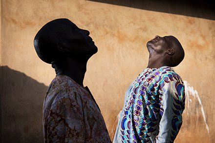Fotoprojekt: die Nikon-Ambassadors Bénédicte Kurzen u. Sanne De Wilde