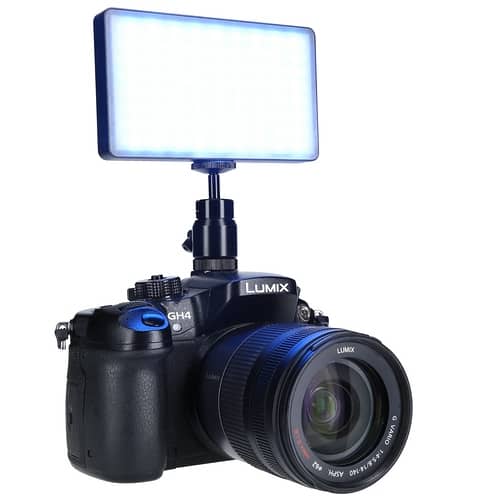 Der neue Lumen Pocket RGB von Rollei. Dauerlicht auf Kamera