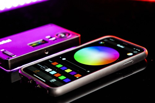 Der neue Lumen Pocket RGB von Rollei. Bild Smartphone-App