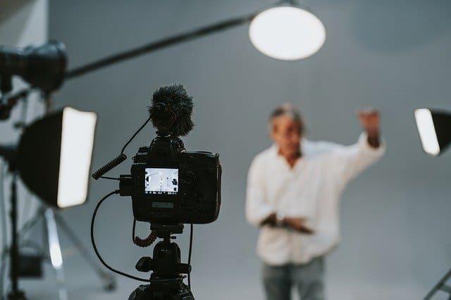 Selbstständigkeit als Fotograf: Fallstrick Marketing in sozialen Medien. Symbolbild Studiofotografie
