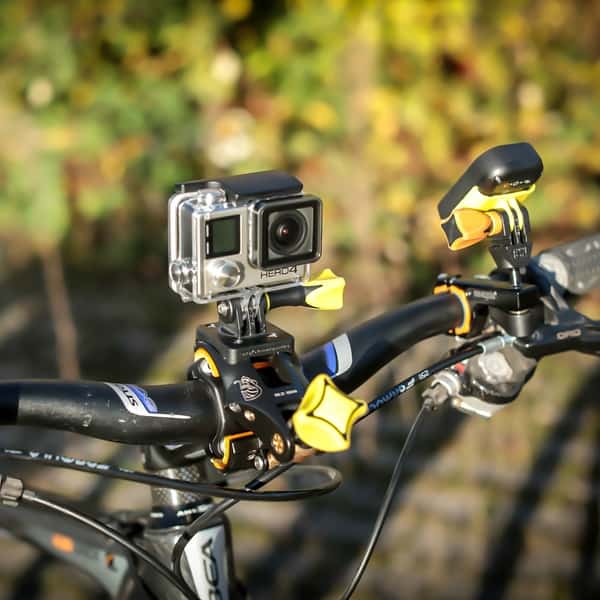 Actioncam-Halterungen bei iSHOXS. Bild: iSHOXS_Cobra am Fahrradlenker