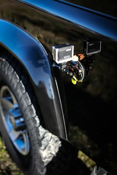 Actioncam-Halterungen bei iSHOXS. Bild: iSHOXS M1-GT-3D 360-Grad-Kugelaufnahme am Auto