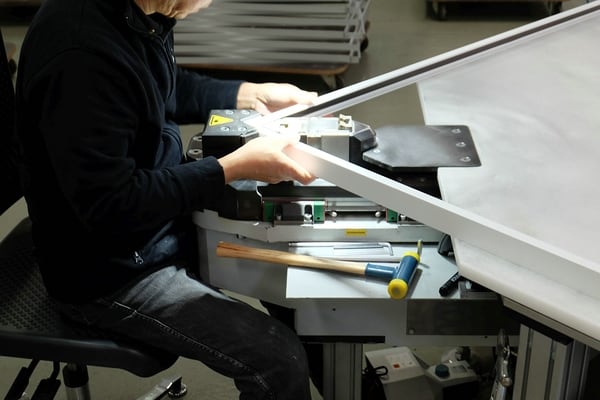 Individuelle Produktion von Magnetrahmen mit Holzleisten bei HALBE-Rahmen 