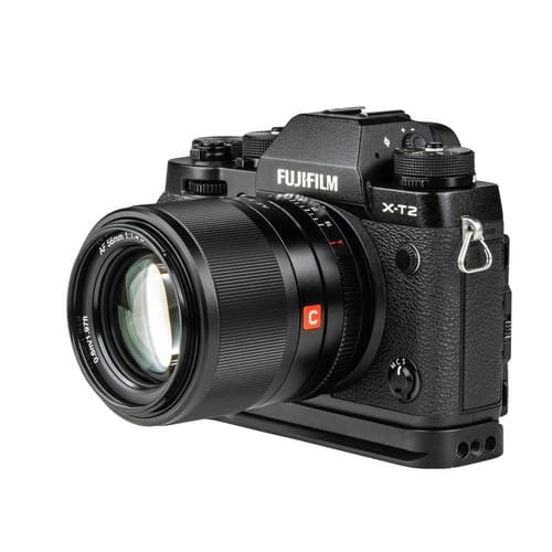 Viltrox XF 56 mm an Fujifilm XT-2 Kamera, seitliche Aufnahme