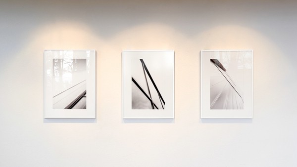 Drei SW-Bilder an der Wand