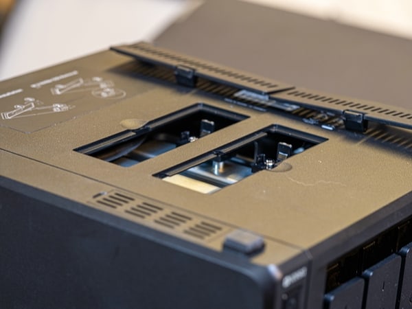 Synology DS920+ Unterseite: Platz für SSD-Cache Synology DS920+ Unterseite: Platz für SSD-Cache