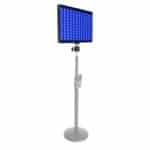 Rollei Lumis Slim LED blau auf Stativ