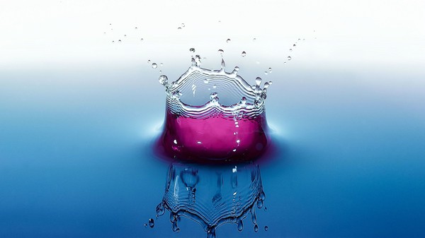Tropfenfotografie, erzeugt mit dem MIOPS Splash Water Drop Kit V2 von Rollei