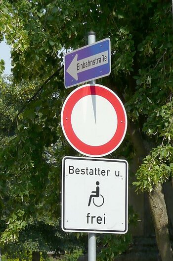 Einbahnstrasse verkleinert 1.jpg