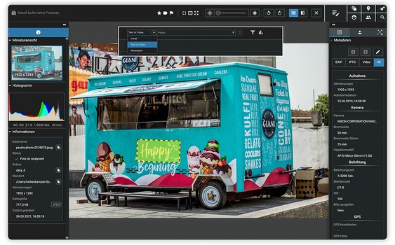 Texterkennung in Excire Foto 2027 erkennt den Schriftzug „Happy“ auf einem Eiswagen. Texterkennung in Excire Foto 2027 erkennt den Schriftzug „Happy“ auf einem Eiswagen.