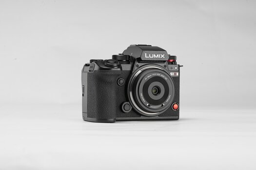 Panasonic Lumix S1 II mit dem ultrakompakten Viltrox AF 28mm F4.5 Chip L Pancake-Objektiv