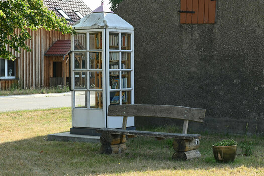 Mehlsdorf_Buecherecke_Telefonzelle_web.JPG