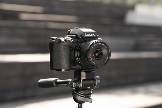 Viltrox AF 14mm F4 Air an einer Lumix L-Mount-Kamera Viltrox AF 14mm F4 Air an einer Lumix L-Mount-Kamera
