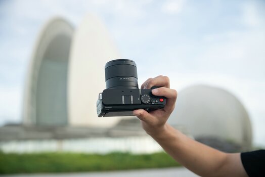 Viltrox AF 14mm F4 Air an einer kompakten Lumix L-Mount-Kamera Viltrox AF 14mm F4 Air an einer kompakten Lumix L-Mount-Kamera