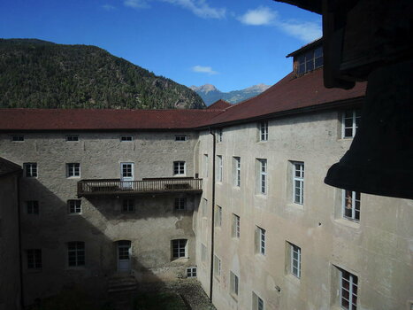 260900_0156_low.jpg 260900_0156_low.jpg