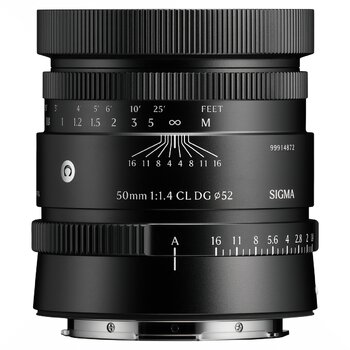 Schwarzes Sigma 50mm F1.4 CL DG Contemporary mit Blendenring, Entfernungsskala und Schärfentiefeskala. Schwarzes Sigma 50mm F1.4 CL DG Contemporary mit Blendenring, Entfernungsskala und Schärfentiefeskala.