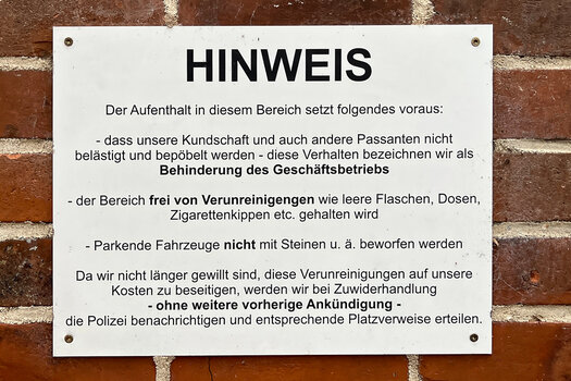 Schild-moderne-Zeiten_2026_DxO.jpg
