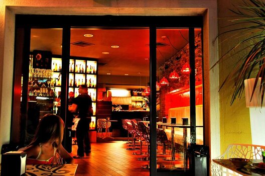 die bestbeleuchtetste Cocktailbar in Lazise klein.jpg