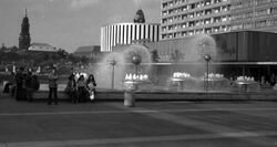 Prager_Straße_Pusteblumen_Brunnen.jpg Prager_Straße_Pusteblumen_Brunnen.jpg
