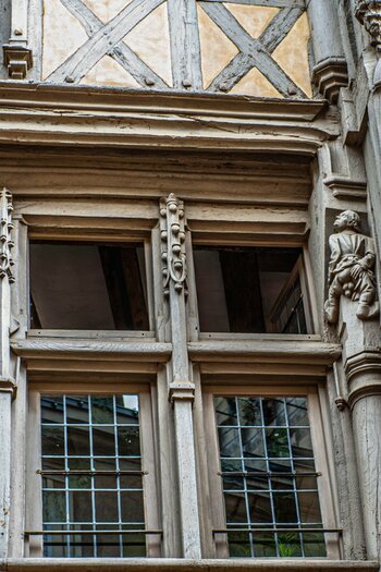 Fenster in Chartres.jpg