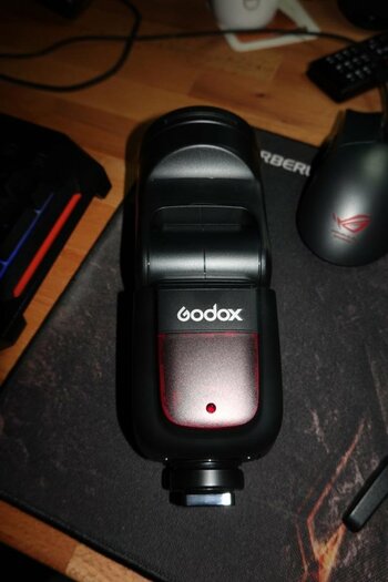 Godox V1.JPG