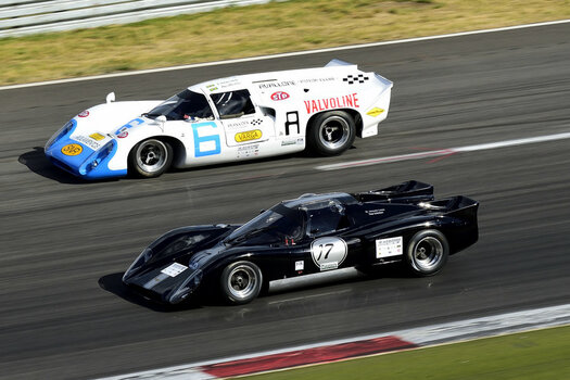 Chevron B16 vergleich Lola T70.jpg
