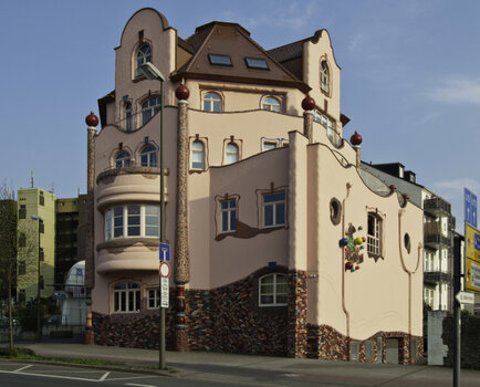 Hundertw-Haus_50P_ShiftN.jpg