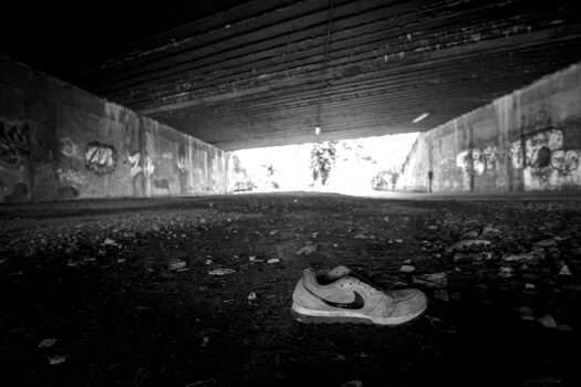 Schuh_Unterführung_Street.jpg Schuh_Unterführung_Street.jpg