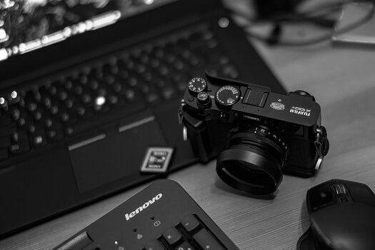 x100-2497-bw.jpg
