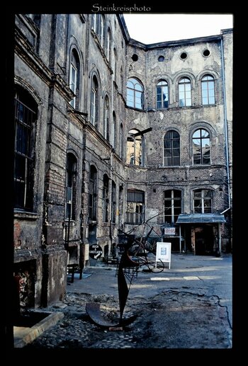 comp_Hinterhof, Berlin 1996_045.jpg