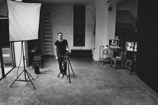 k_1-Bryan_Adams_in_the_studio.jpg k_1-Bryan_Adams_in_the_studio.jpg