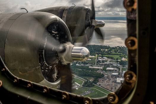 Flying Fortress B-17 red.jpg Flying Fortress B-17 red.jpg