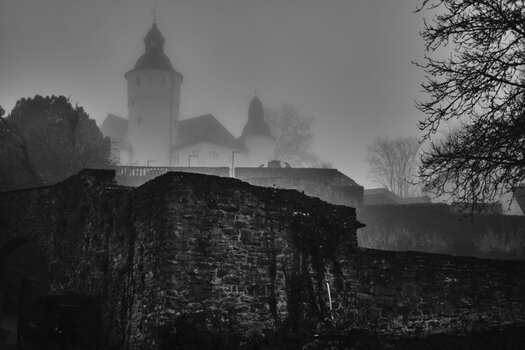 SchlossimNebel.jpg