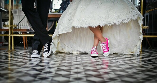 Erfahre hier, wie man einen guten Hochzeitsfotografen erkennt und welche Aufnahmen man am besten vereinbaren sollte Erfahre hier, wie man einen guten Hochzeitsfotografen erkennt und welche Aufnahmen man am besten vereinbaren sollte