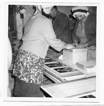 1960: Blick in die Werkstatt  - Erste Serienproduktion HALBE Bildblocks
