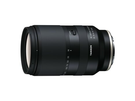 Produktbild Tamron 18-300mm F/3.5-6.3 Di III-A2 VC VXD für Sony E-Mount Produktbild Tamron 18-300mm F/3.5-6.3 Di III-A2 VC VXD für Sony E-Mount