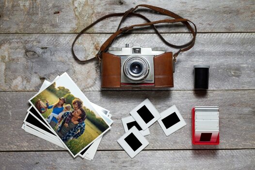 Analogkamera, Fotoabzüge und Dias - ein Symbolbild für die Dienstleistungen von digitalspezialist Analogkamera, Fotoabzüge und Dias - ein Symbolbild für die Dienstleistungen von digitalspezialist