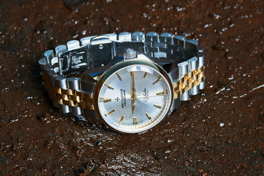 watch1.jpg