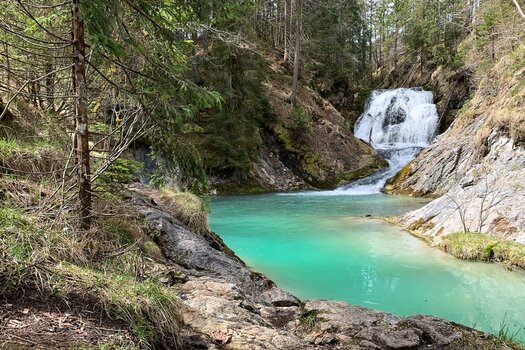 Sachensee-Wasserfall bei Wallgau .jpg