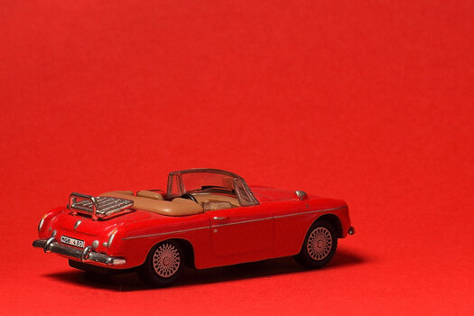 Schuco MGB (2).jpg