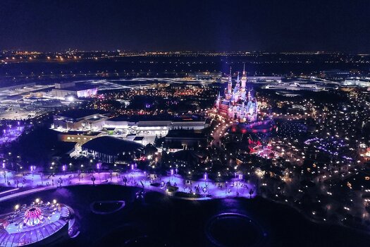 Disneyland bei Nacht - Beispiel für Drohnenfotografie Disneyland bei Nacht - Beispiel für Drohnenfotografie