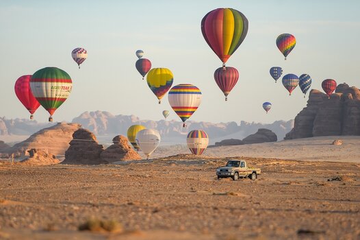 Im Heißluftballon AlUla erkunden