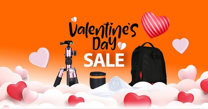 Grafik mit drei rabattierten Produkten von Rollei zum Valentinstag auf Wolken und Herzchen