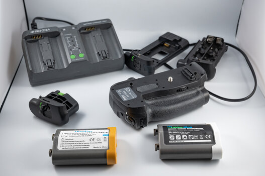 Speed Kit für Nikon D850, Ayex MB-D18 und Nikon MH-26