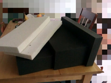 Schaumstoffplatten für DIY Fototrolley auf Küchentisch